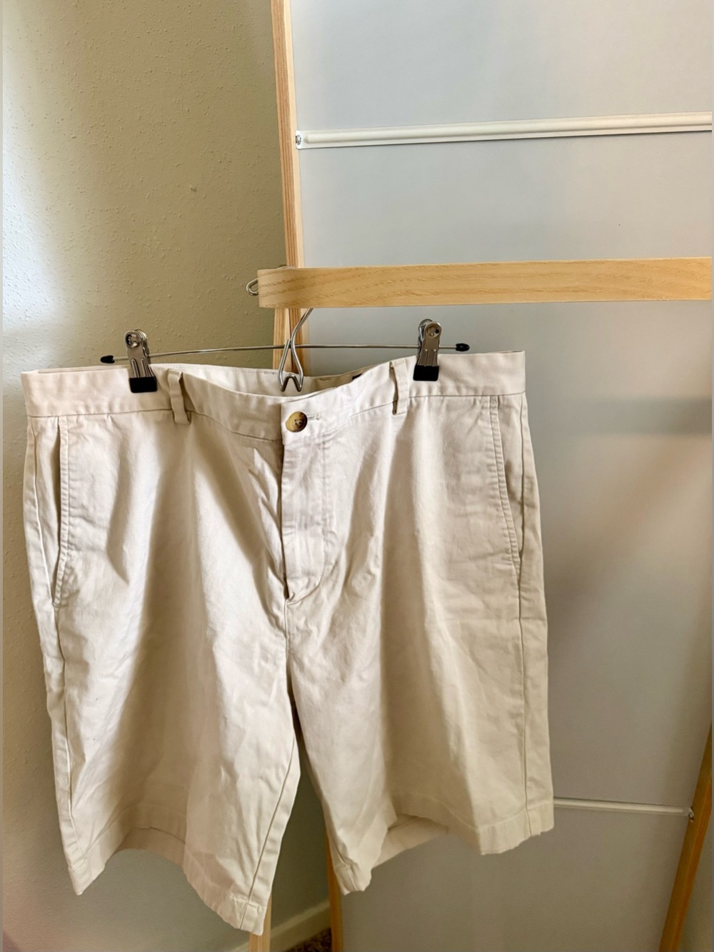 Vineyard Vines Men’s Khaki Shorts